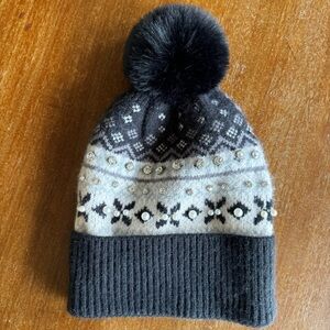 Women’s Nine West Grey And Black Pattern Knit Hat With Jewels